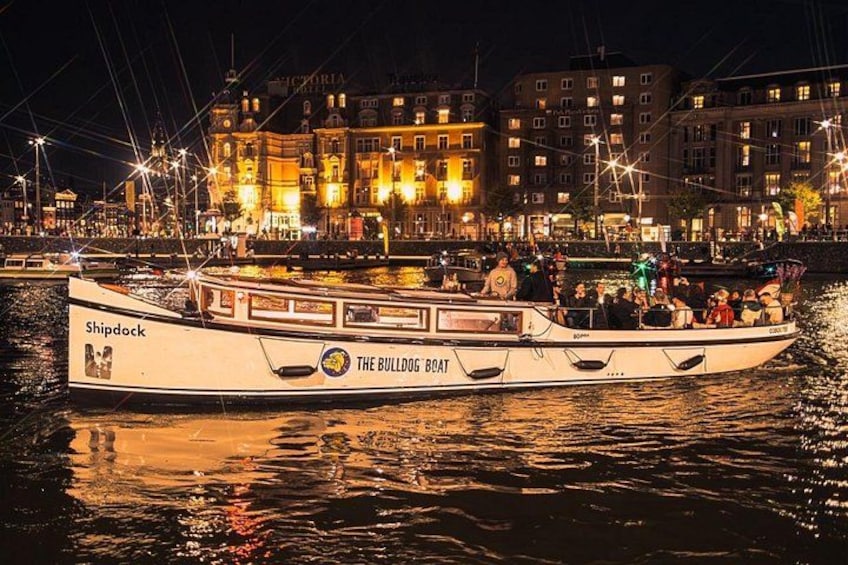 Amsterdam: The Bulldog Boat Tour, Smoke-Friendly incl. 2 Drinks 4