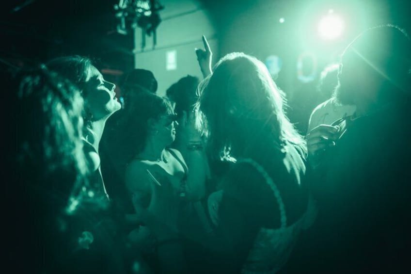 Barcelona Pub Crawl With Karaoke, Beach bars & VIP Club 2