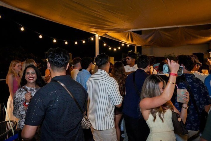 Barcelona Pub Crawl With Karaoke, Beach bars & VIP Club 2