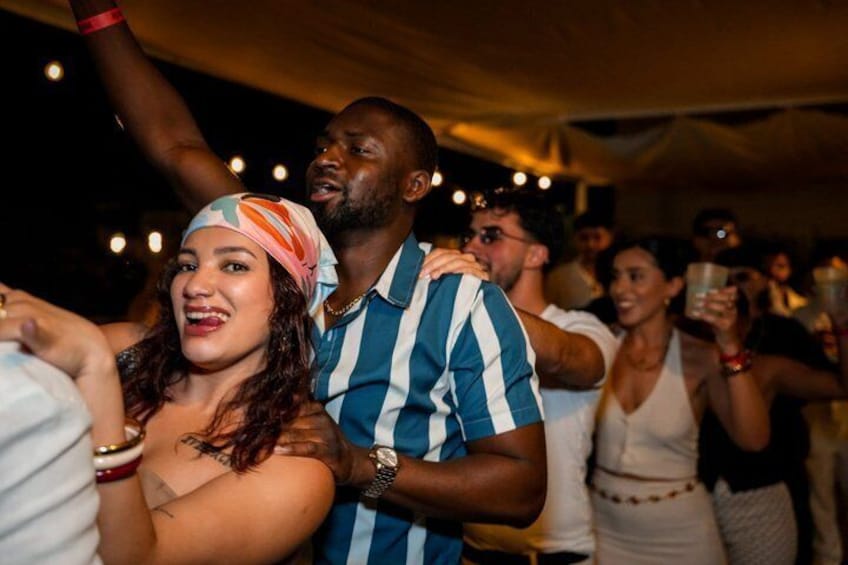 Barcelona Pub Crawl With Karaoke, Beach bars & VIP Club 5