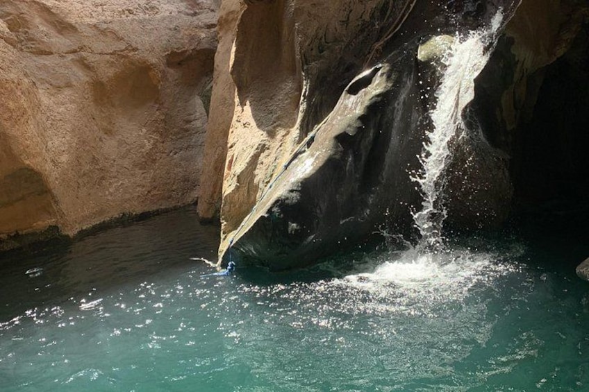 Full Day Private Tour to Wadi Shab and Bimmah Sinkhole 2