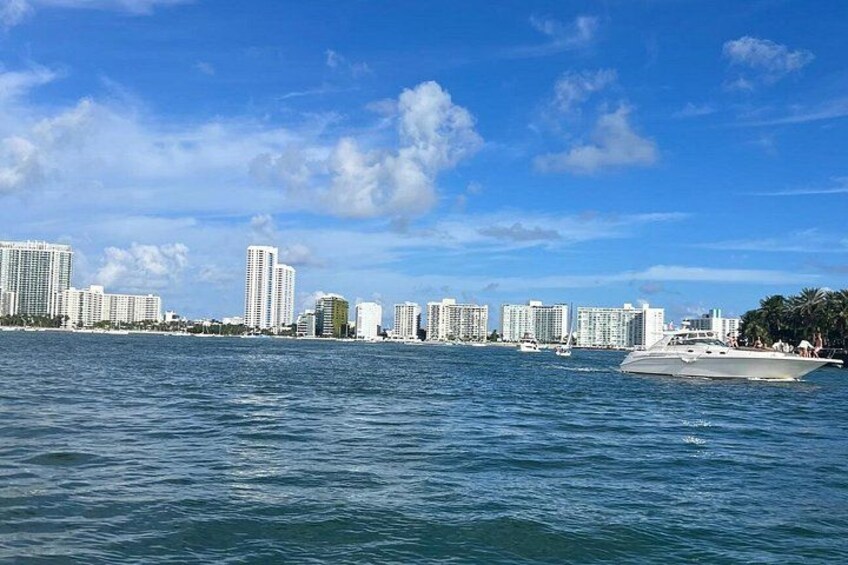 2-Hours Private Miami Boat Rental With Champagne 4