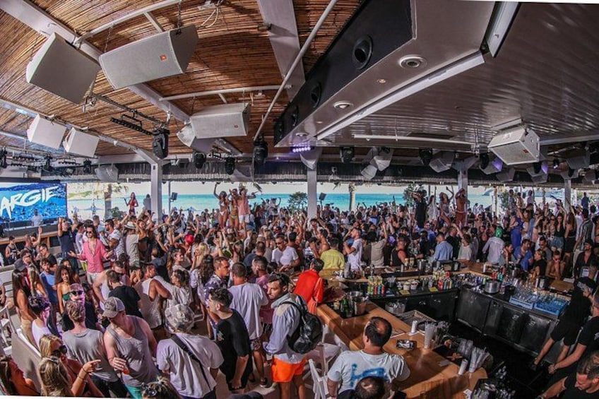4 Hour Day Party at Beach Clubs in Mykonos 1
