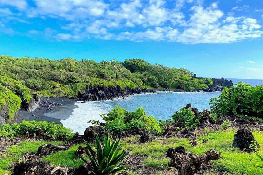 Honokolani Black sand beach 1