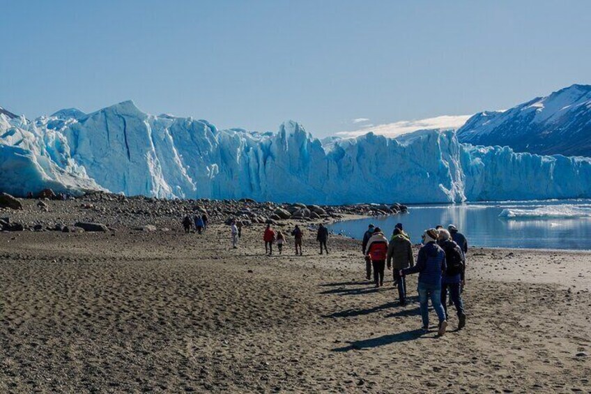 Blue Safari Experience: Hike and Navigation through Glaciers