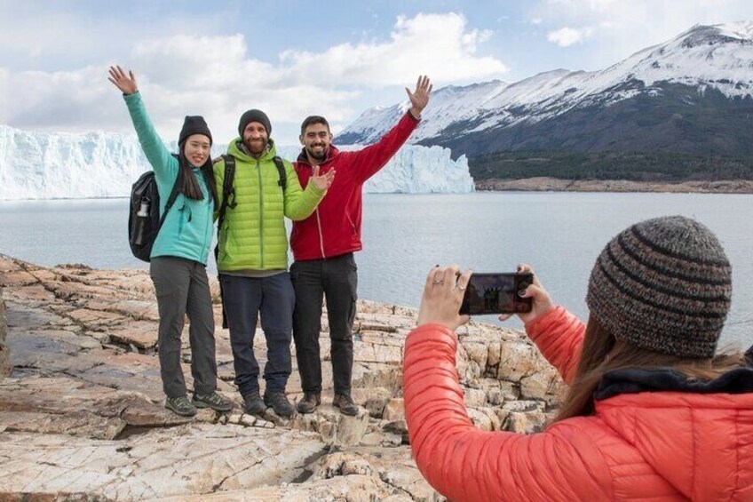 Blue Safari Experience: Hike and Navigation through Glaciers