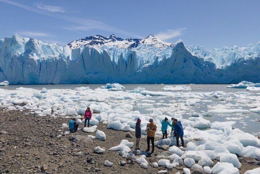 Blue Safari Experience: Hike and Navigation through Glaciers