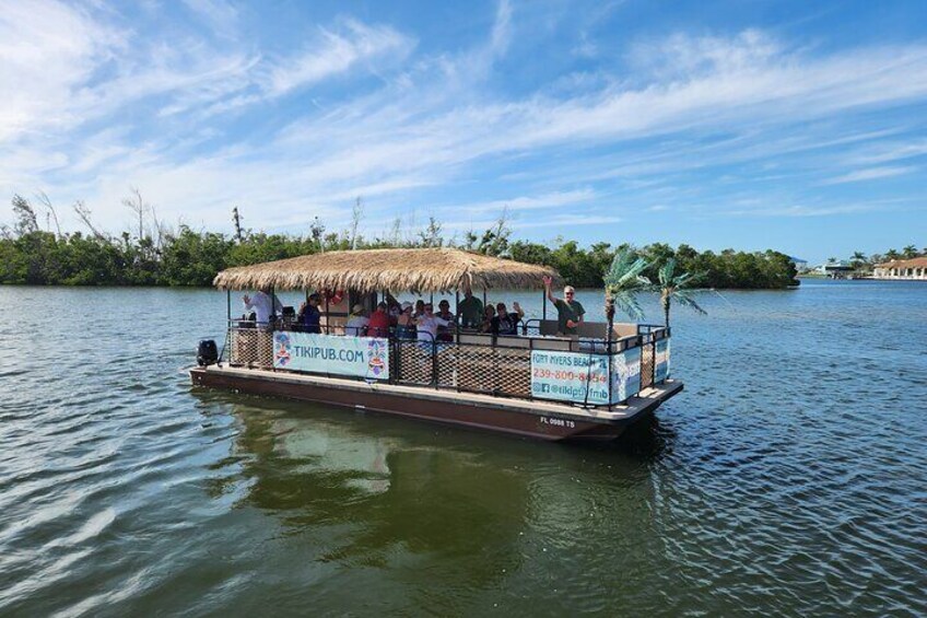 2-hour Tiki Pub Sunset Experience in Fort Myers Beach