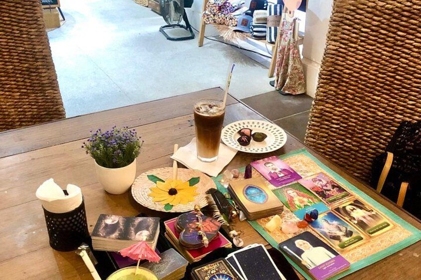 Tarot Reading with Coffee & Chocolate or Smoothie 1