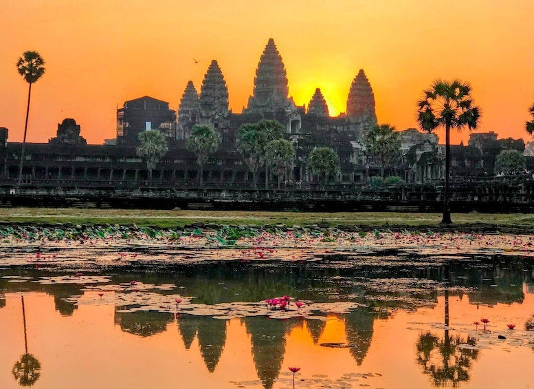 Angkor Wat Sunrise by Vintage Jeep – Private Tour 1