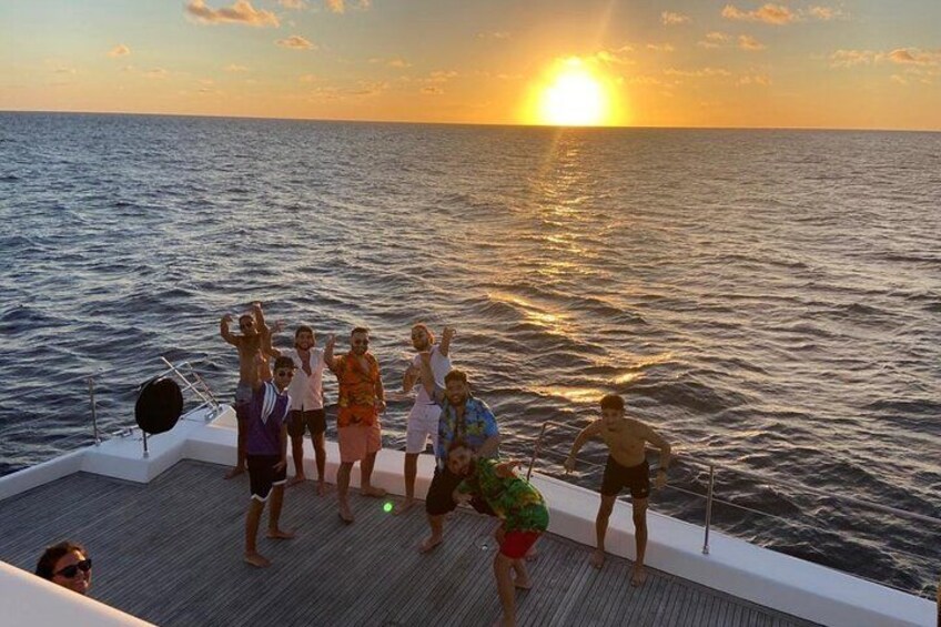 Sunset Cruise Party - All-Inclusive Experience 3