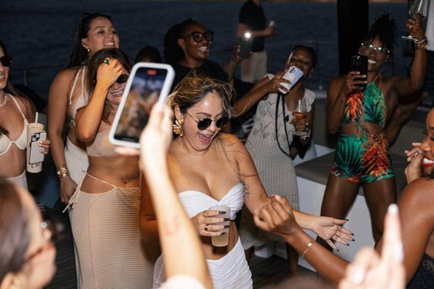 Sunset Cruise Party - All-Inclusive Experience 2