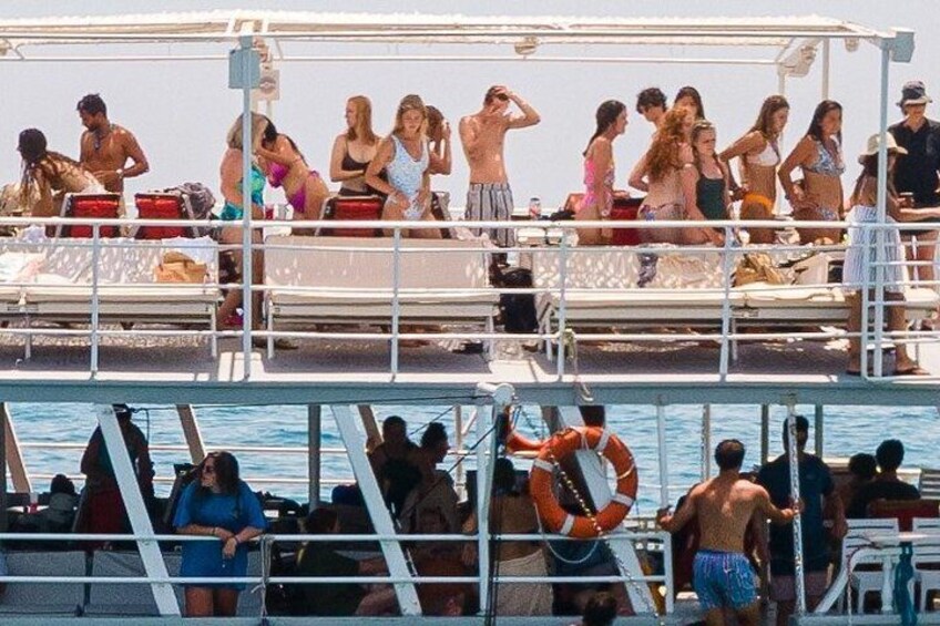 The Boat with the best sea deck! 4
