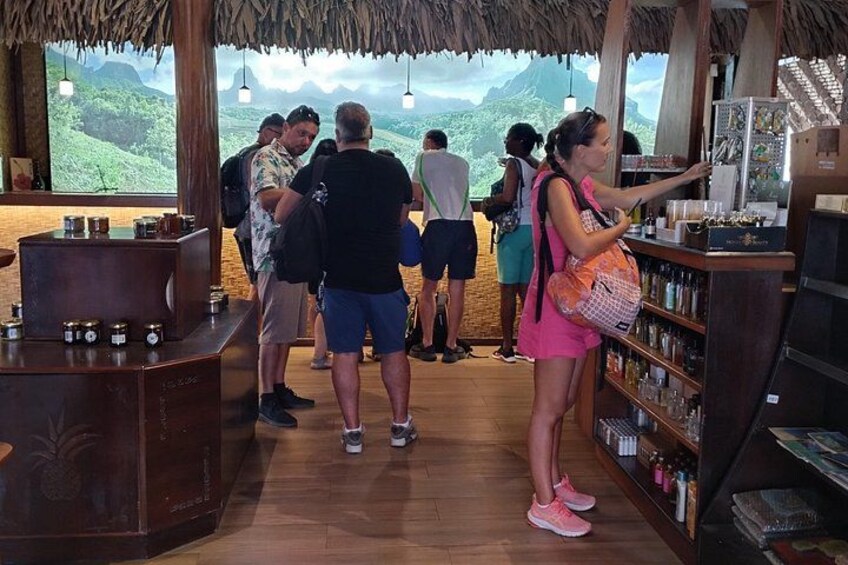 Guided Excursion in 4x4 in Moorea between Land and Sea 4