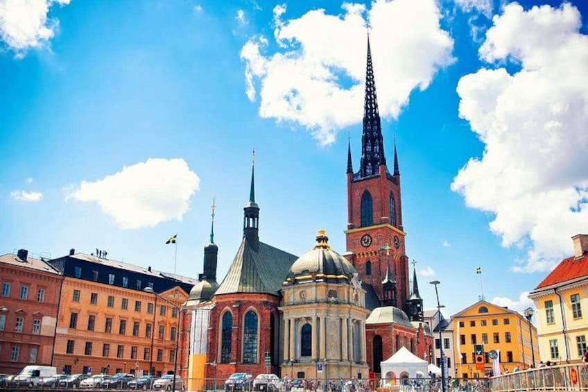 A cityscape with a prominent church, a tall spire, and a variety of buildings. 4