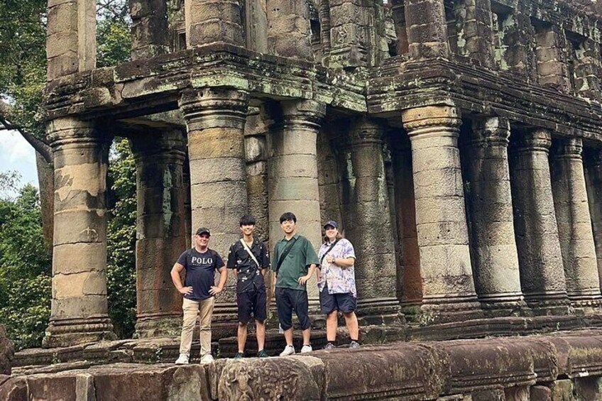 2 Days Guided Historical Tour in Angkor 4