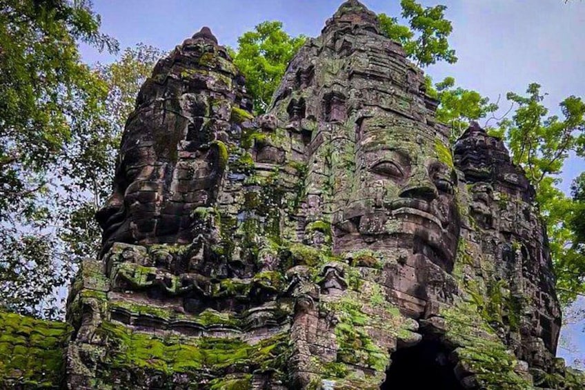 2 Days Guided Historical Tour in Angkor 2
