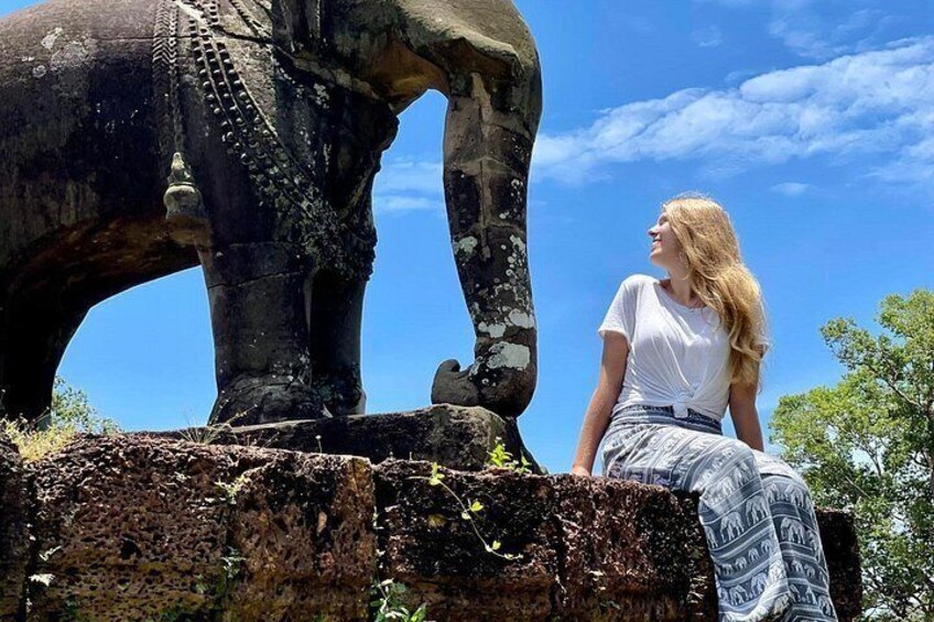 2 Days Guided Historical Tour in Angkor 2