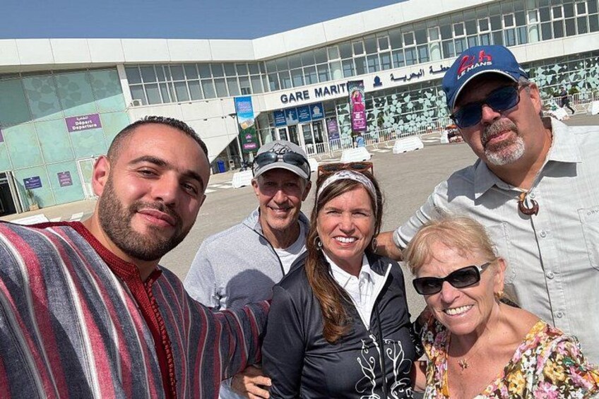 A group of people in front of a building with a sign that reads 'GARE MARIT.' 3