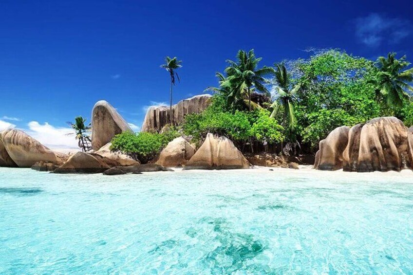 gigantic bolders formation at anse source d'argent 2