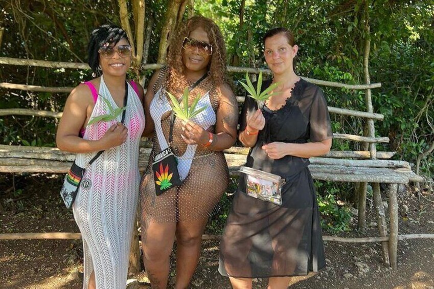 Bamboo Rafting & Limestone Massage (Great River/Lethe District) 4