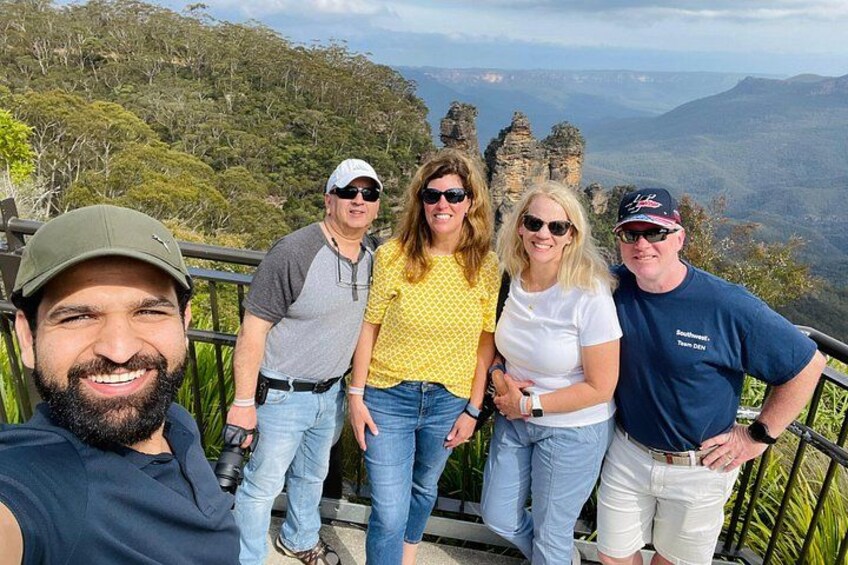 Capturing smiles and stunning views at the iconic Three Sisters lookout in the Blue Mountains! 4