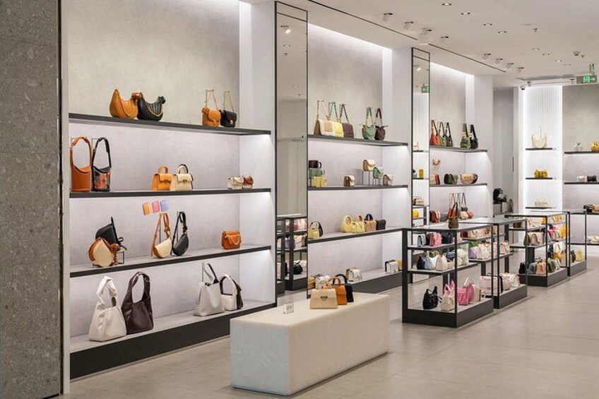 Private Shopping Tour from Toronto to Toronto Premium Outlets 3