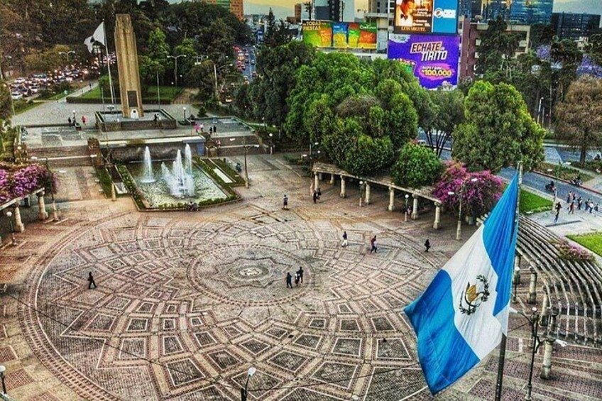 Plaza Obelisco to the Heroes of the Independence of Guatemala. 1