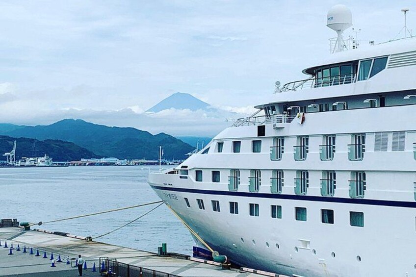 A cruise ship and Mt.Fuji 1