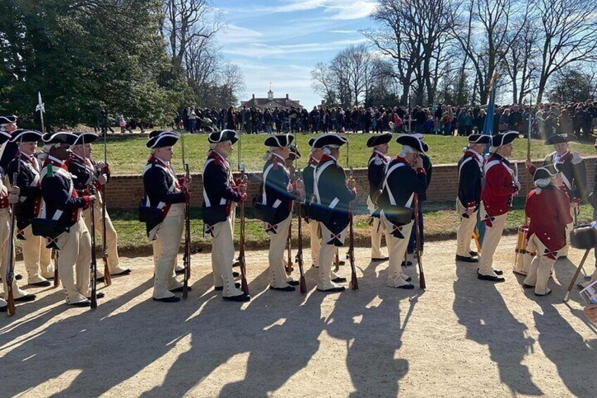 Colonial reenactors at Mount Vernon bring Revolutionary War history to life through authentic uniforms and drills. 2