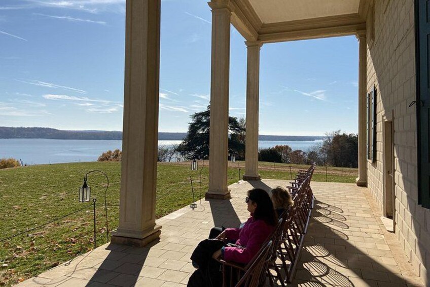 View from Mount Vernon’s iconic piazza overlooking the Potomac River, one of the most photographed spots on the estate. 5