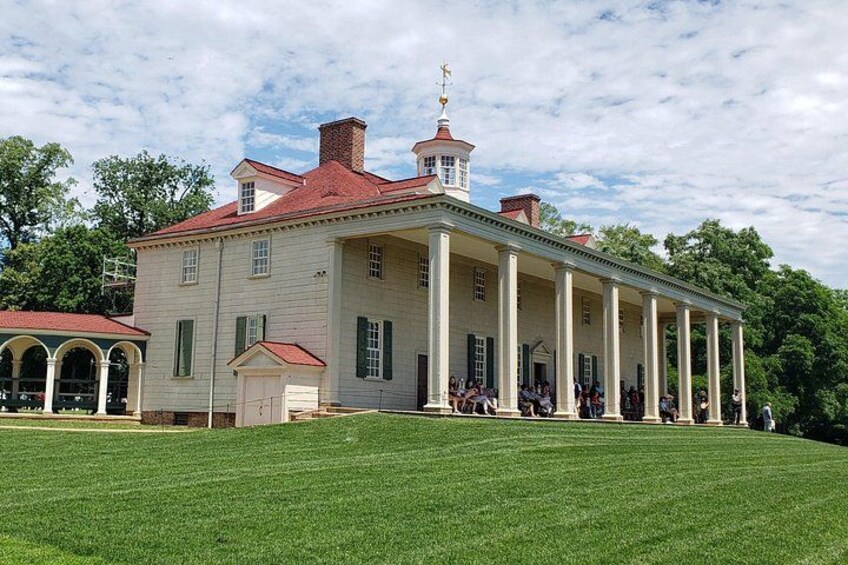 George Washington’s Mount Vernon estate, the historic riverside mansion and former home of America’s first president. 1