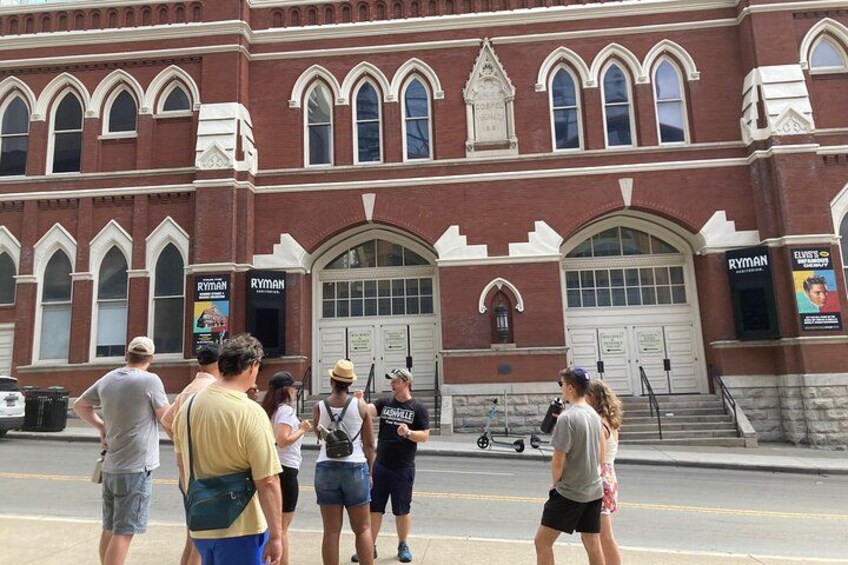 Explore the sites and hear the sounds of Nashville! 3