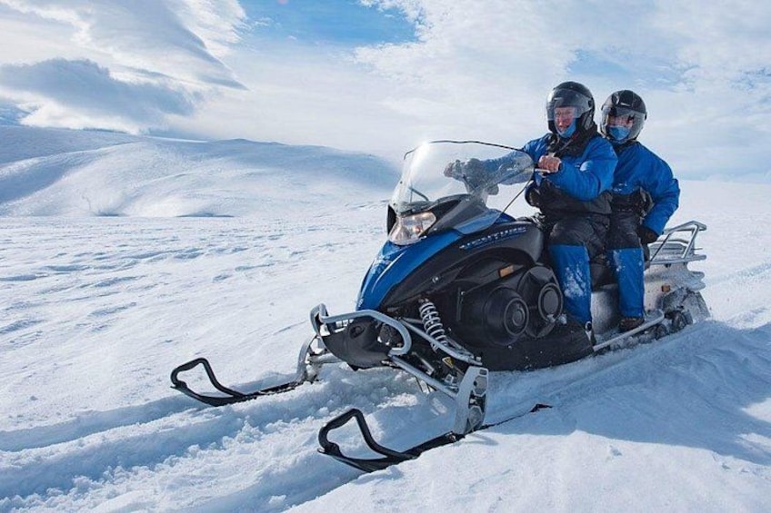 Snowmobile tour on Vatnajökull 1