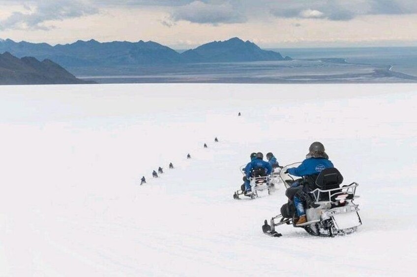 Snowmobile tour on Vatnajökull 4
