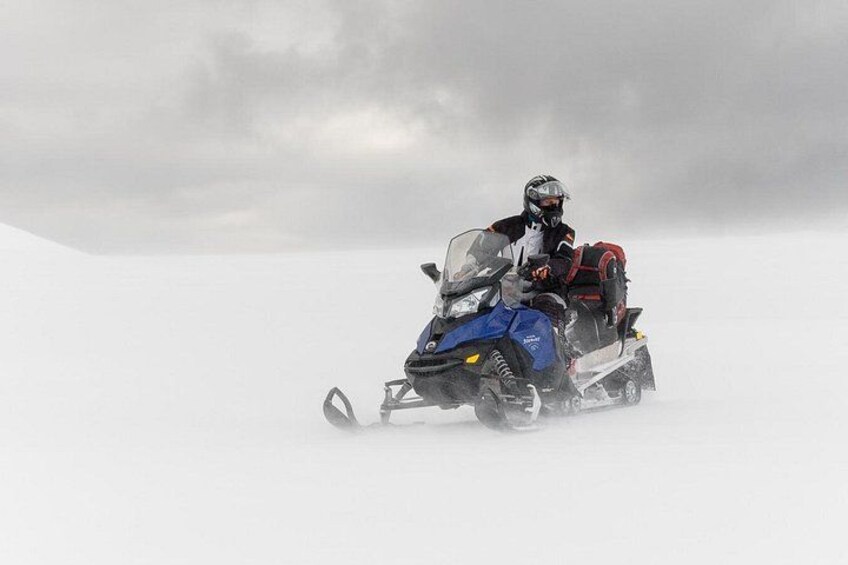 Snowmobile tour on Vatnajökull 2
