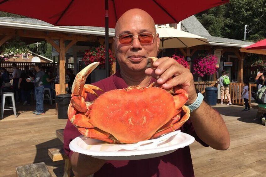 Large cooked dungeness crab 5