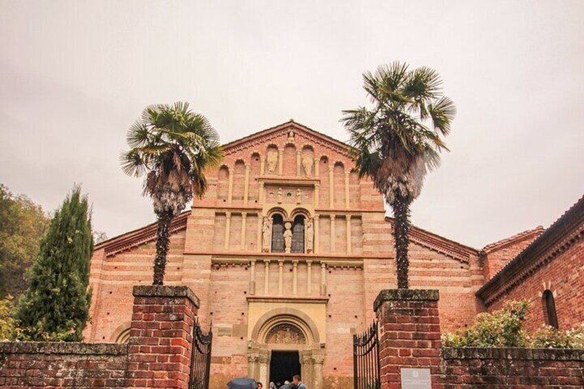 Artistic nativity scene and Romanesque art