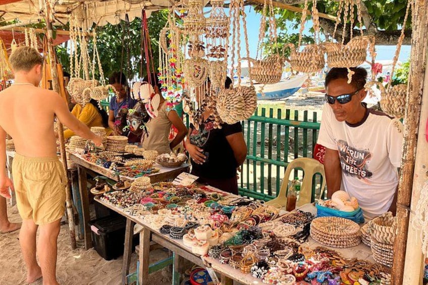 Browse charming stalls offering shell accessories and handmade souvenirs, and soak in the island’s laid-back, tropical vibe. 3
