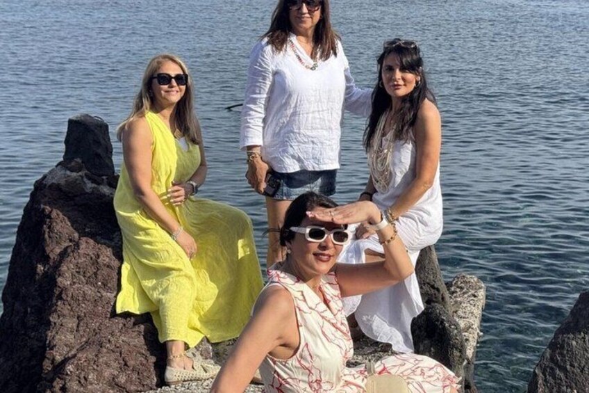Santorini Private Customizable Land Tour with Local Driver 3