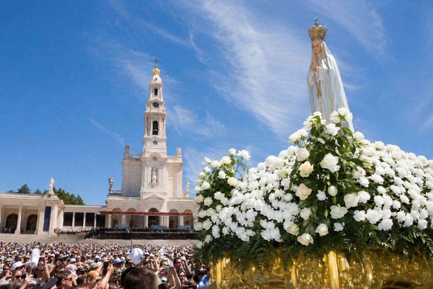 From Lisbon: Fátima, Nazaré, Batalha, and Óbidos Guided Tour 1