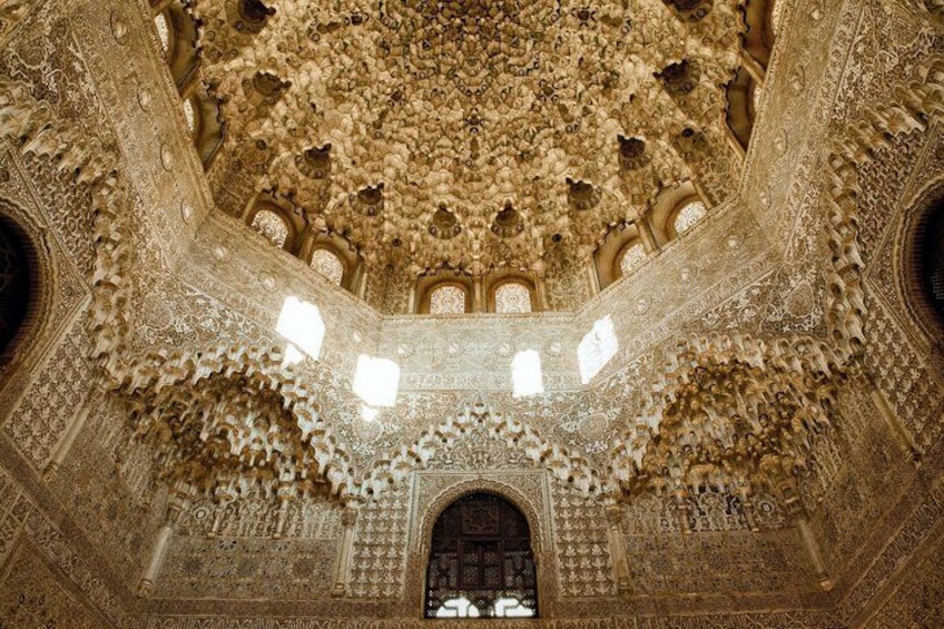 Granada: Alhambra & Nasrid Palaces Guided Tour in Small Groups 1