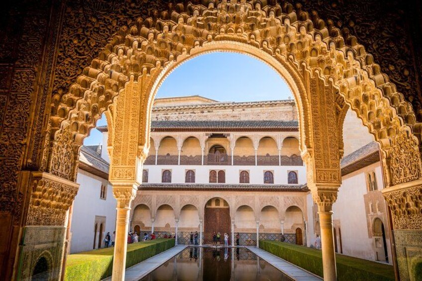 Granada: Alhambra & Nasrid Palaces Guided Tour in Small Groups 3