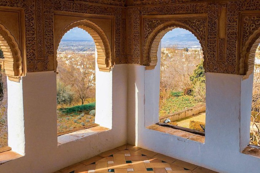 Granada: Alhambra & Nasrid Palaces Guided Tour in Small Groups 5