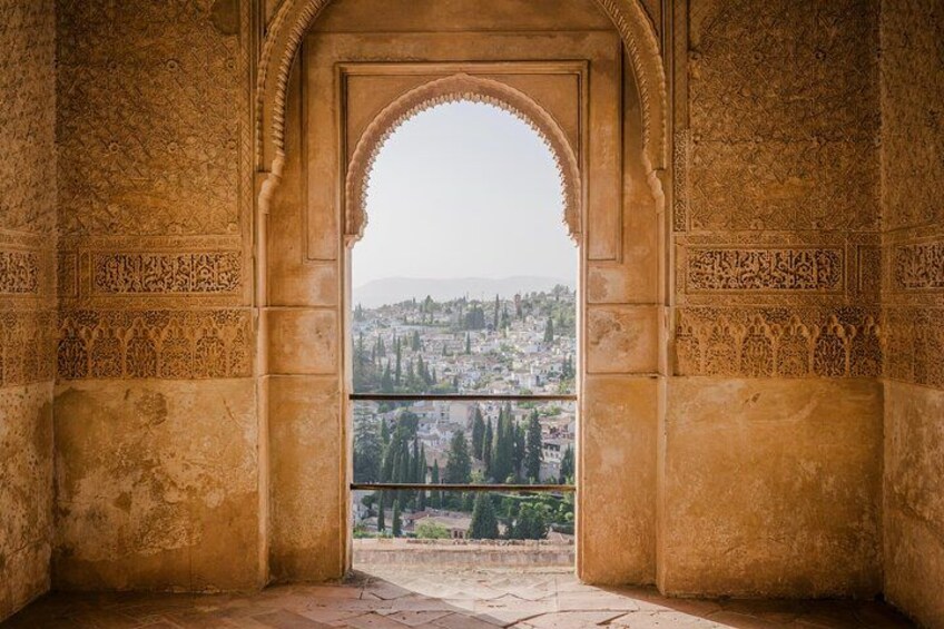 Granada: Alhambra & Nasrid Palaces Guided Tour in Small Groups 5