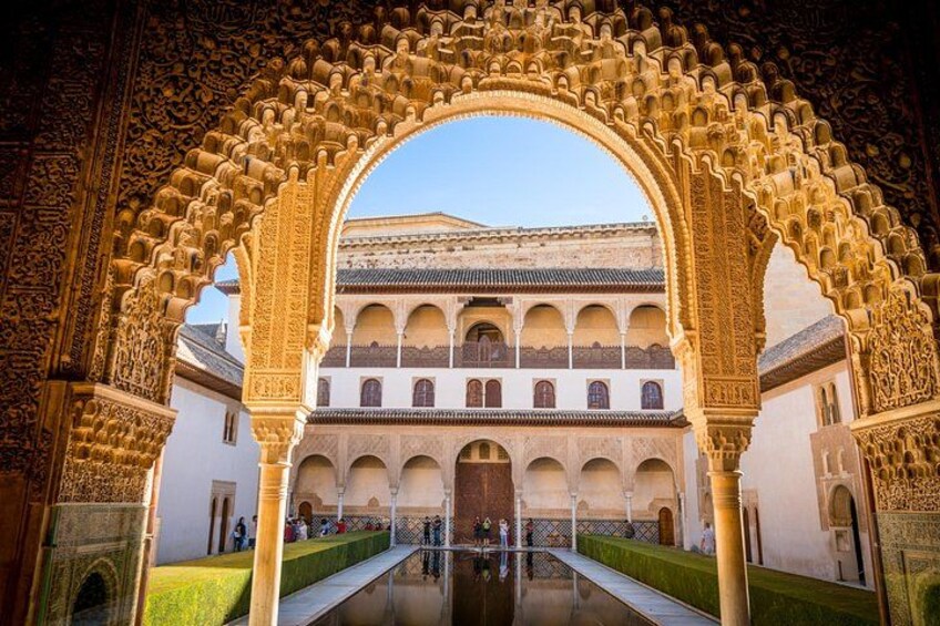 Granada: Alhambra & Nasrid Palaces Guided Tour in Small Groups 3