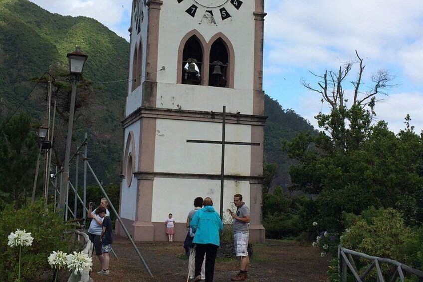 Guided 4x4 Adventure and Skywalk with Wine and Tapas in Madeira 3