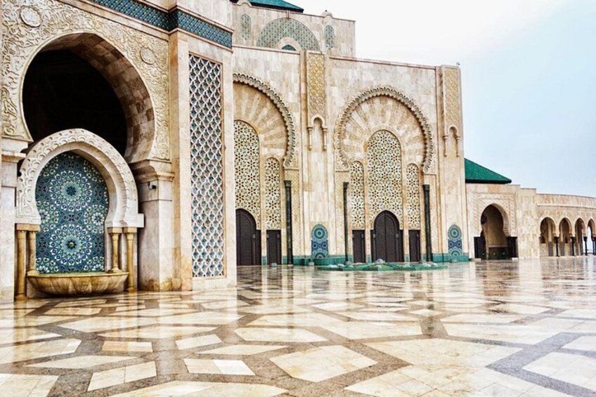 Private Guided Tour of Casablanca Including Mosque Entrance 3