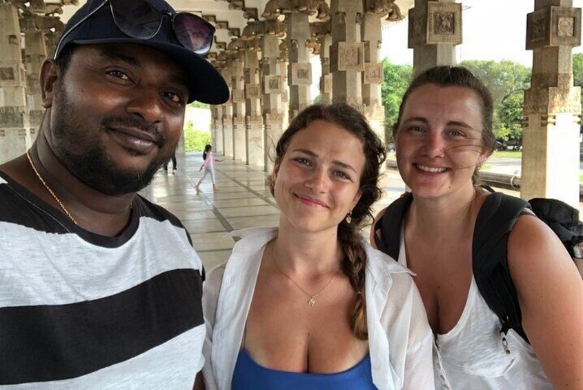 Explore Colombo by Tuk Tuk Morning & evening (Private Tours) 4
