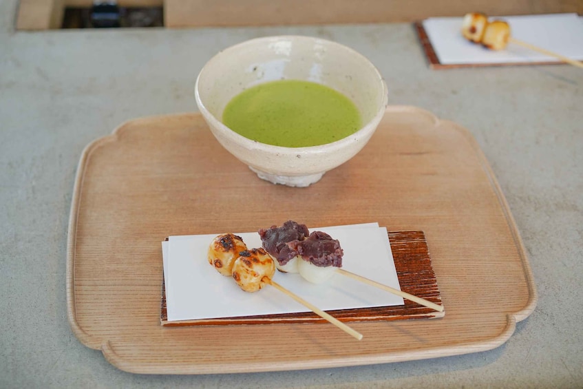 Picture 6 for Activity Osaka Castle & Local Neighborhoods 5h Bike Tour with Lunch 4